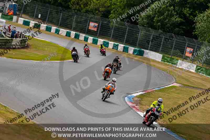 Vintage motorcycle club;eventdigitalimages;mallory park;mallory park trackday photographs;no limits trackdays;peter wileman photography;trackday digital images;trackday photos;vmcc festival 1000 bikes photographs